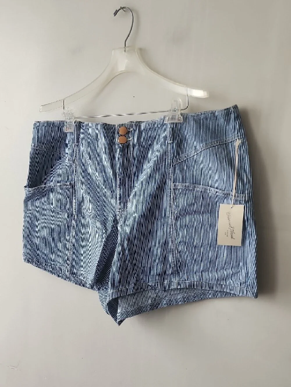 Universal Thread Blue and White Striped High-Waist Women’s Shorts - Picture 2 of 9